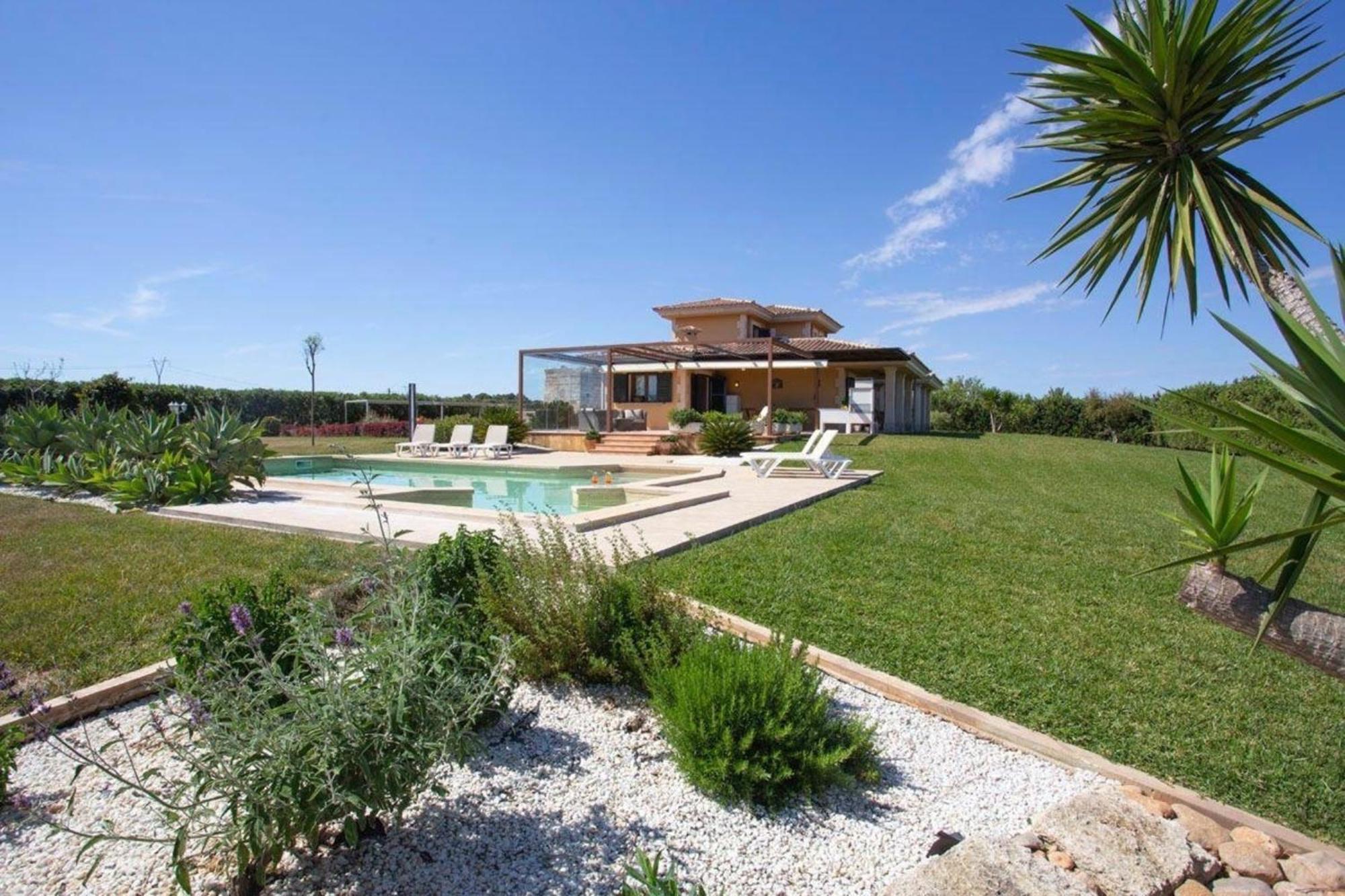 Ferienhaus Grosszuegige Mit Beheizbarem Pool Und Jacuzzi *
