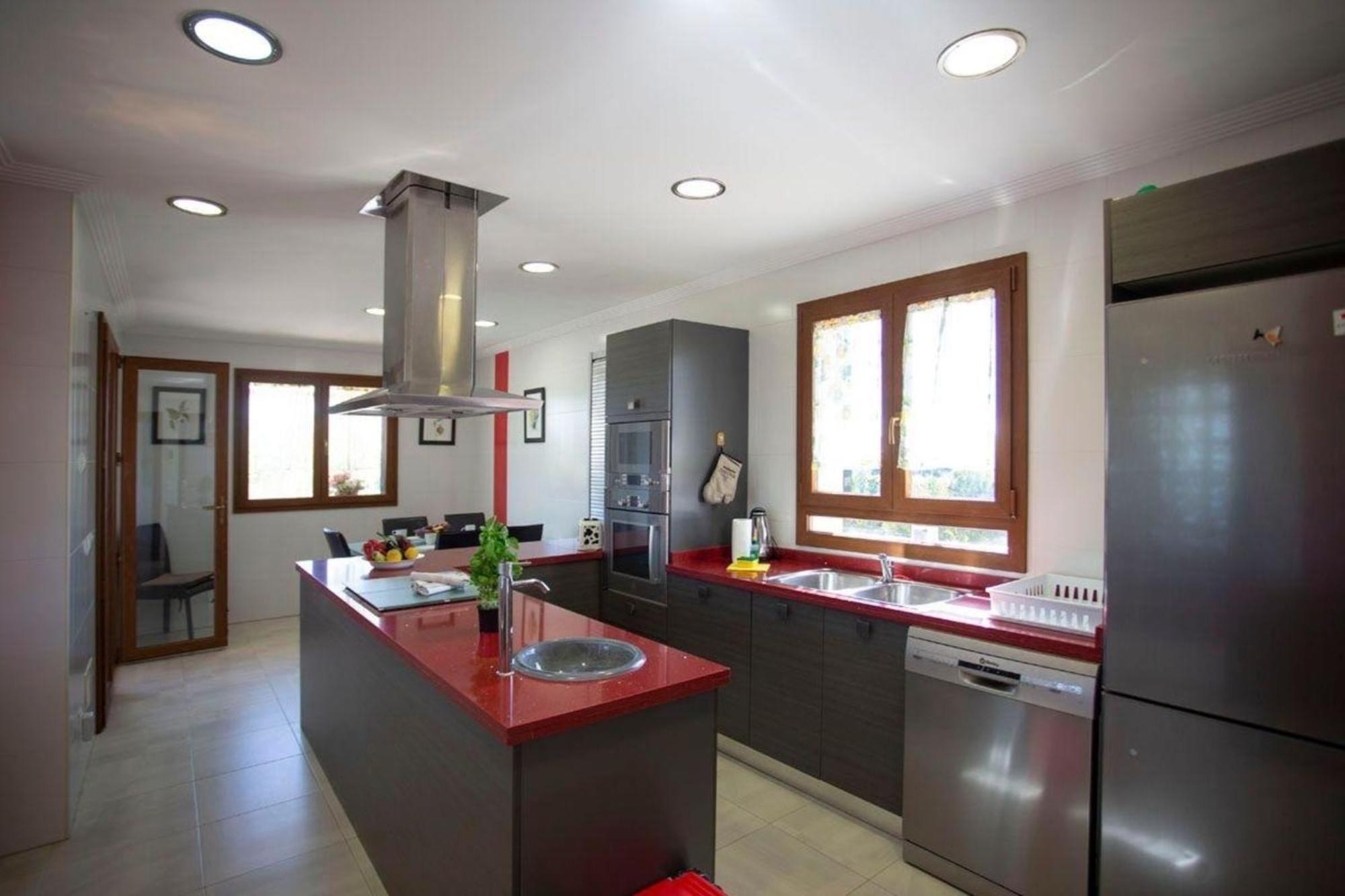 Grosszuegige Mit Beheizbarem Pool Und Jacuzzi Muro