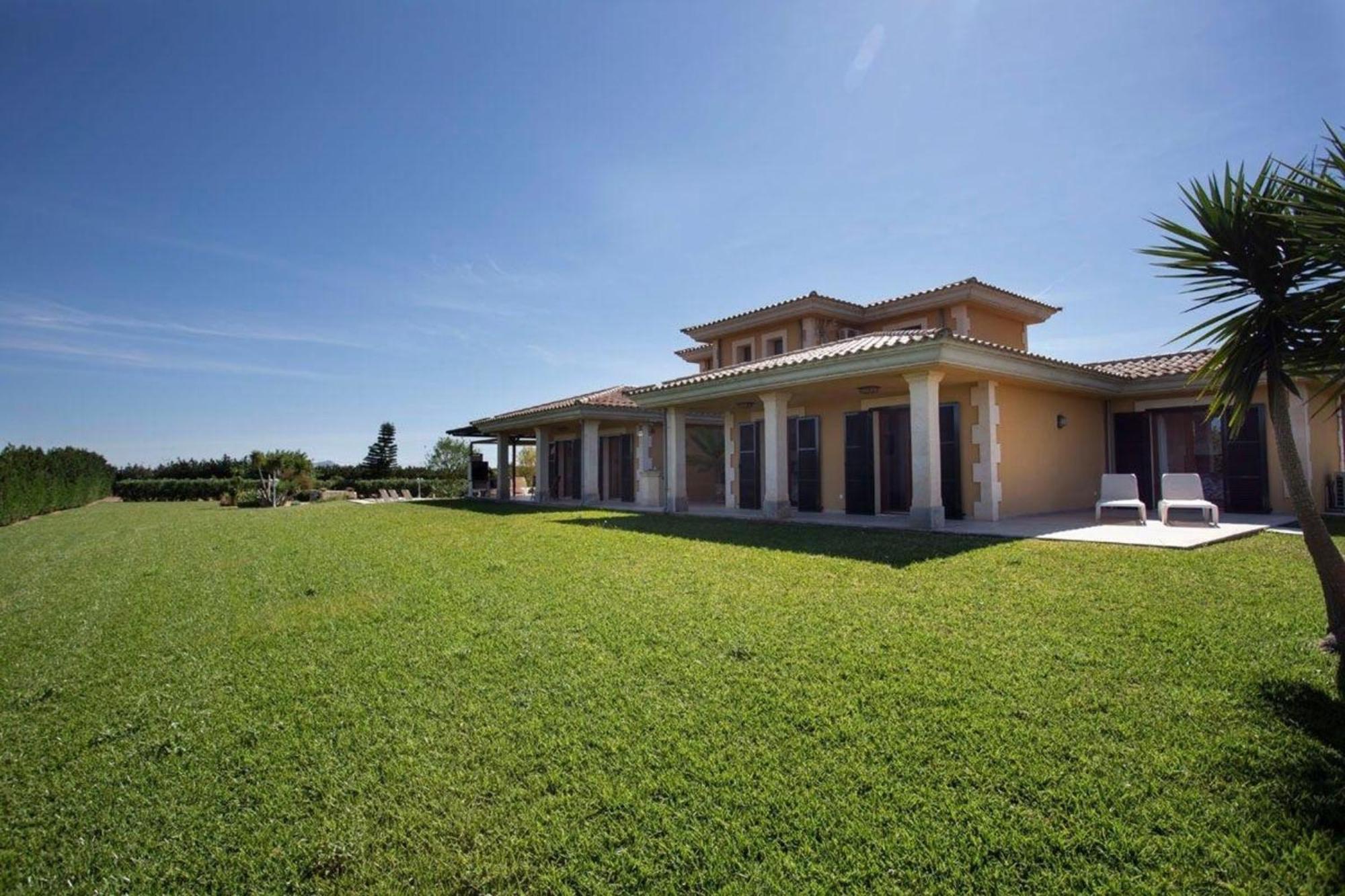 Grosszuegige Mit Beheizbarem Pool Und Jacuzzi Muro