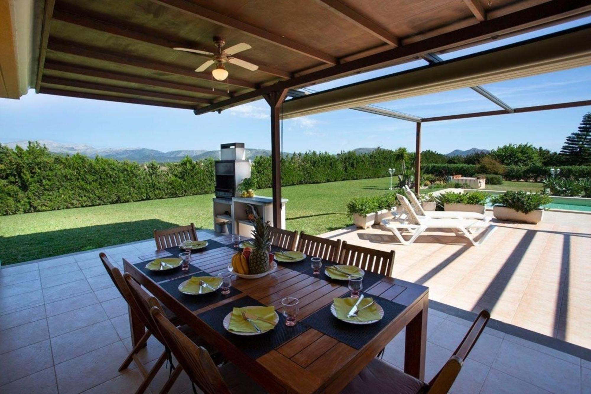 Grosszuegige Mit Beheizbarem Pool Und Jacuzzi Ferienhaus Muro